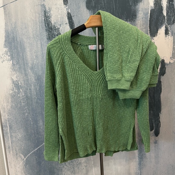 Justine Sweater Set in Green. INCLUDES PANTS AND SWEATER - Picture 3 of 12